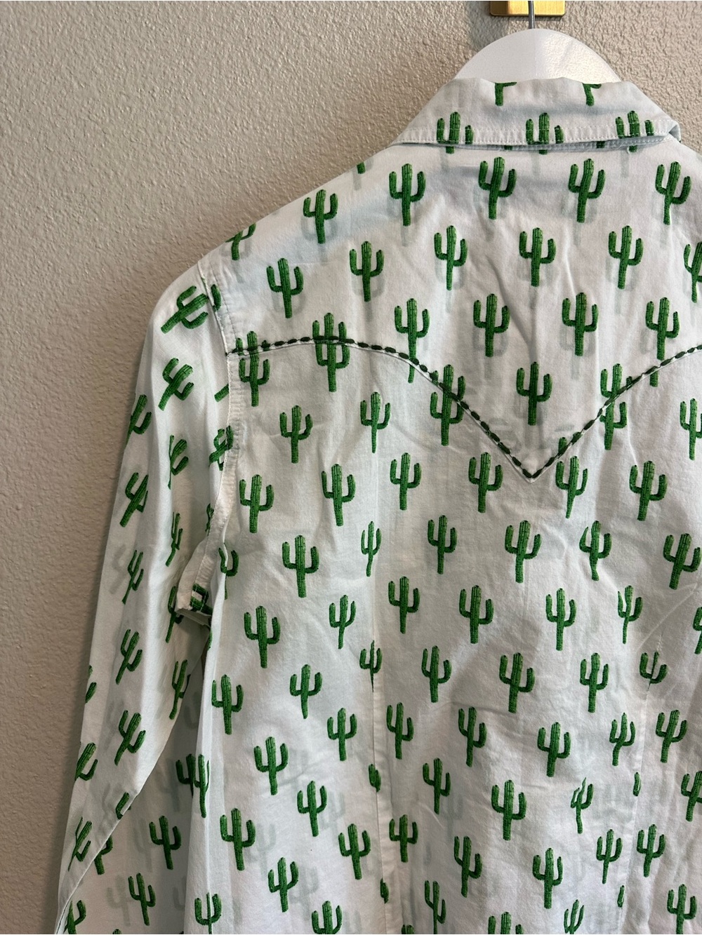 ☀️ WRANGLER Western Pearl Snap Shirt in Green Cactus Print - Picture 15 of 16